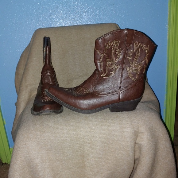 Boots - Picture 2 of 2